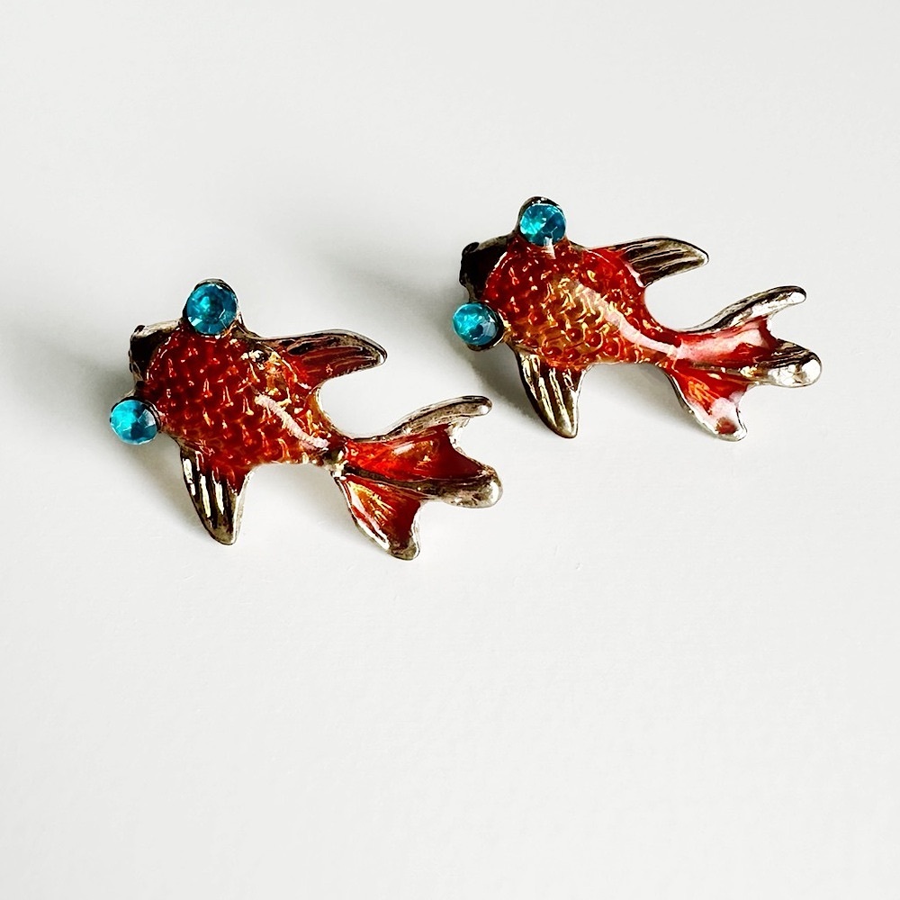 Adorable gold fish stud earrings - Picture 1 of 6